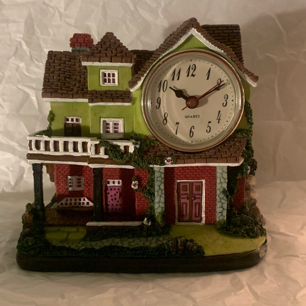 Quartz Sandcast House Shaped Mantle Clock